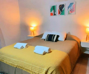 Centro MENDOZA Casa y departamento juntos para 10 personas, patio y parking privado gratis